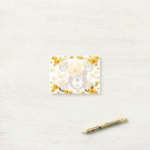 Het glimlachen van Teddy Bear met Crown Post-it® Notes (Op bureau)