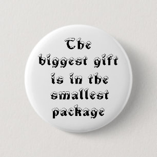 Het grootste geschenk is in de kleinste pakketknoo ronde button 5,7 cm