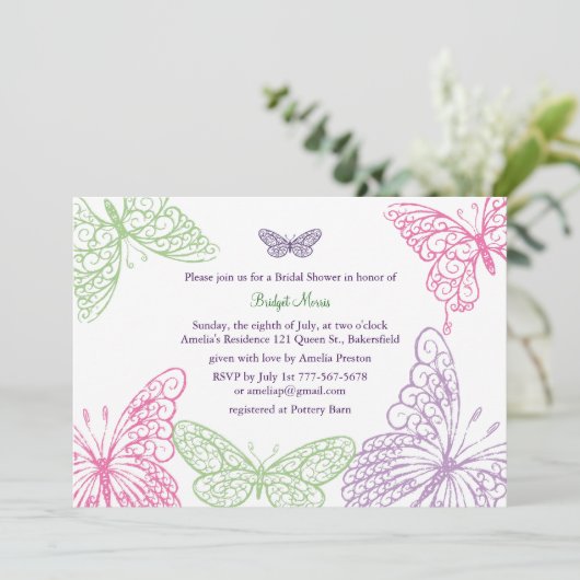 Het hart is een Flutter Bridal Shower Uitnodiging (Staand voorkant)