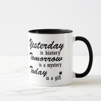 “Het heden is een geschenk” mok – Minimalistische