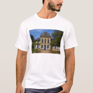 Het hoofdgebouw van het kasteel, gerenoveerd door t-shirt