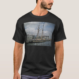 Het hoogste schip in Halifax T-shirt