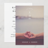 Het houden van handen moderne bruiloft bewaart de save the date (Voorkant / Achterkant)