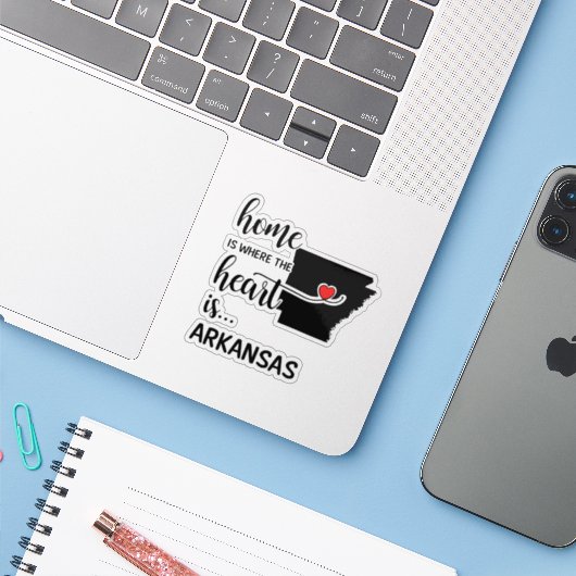 Het huis Arkansas is waar het hart is Sticker (Laptop met iPhone)