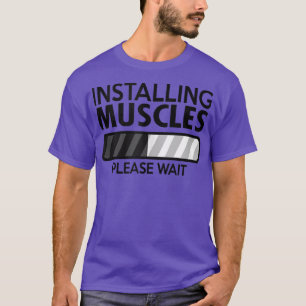 Het installeren van spieren gelieve te wachten gra t-shirt