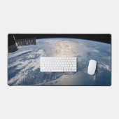 Het internationale ruimtestation boven de Atlantis Bureaumat (Keyboard & Muis)