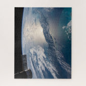 Het internationale ruimtestation boven de Atlantis Legpuzzel (Verticaal)