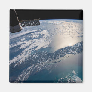 Het internationale ruimtestation boven de Atlantis Magneet