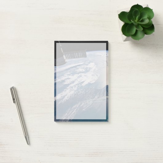 Het internationale ruimtestation boven de Atlantis Post-it® Notes (Kantoor)