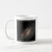 Het interstellaire object Oumuamua. Koffiemok (Links)