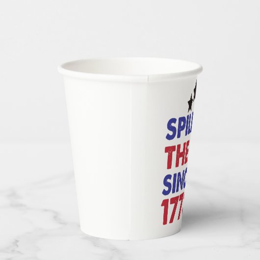 Het invullen van de thee sinds 1773, patriottisch, papieren bekers (Rechts)