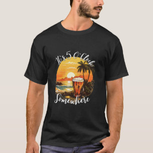 Het is 5 uur Ergens Bier op een Zomerstrand De T-shirt