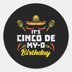 Het is Cinco de My-o verjaardag, geboren op een Me Ronde Sticker