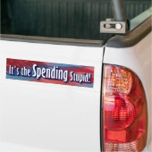 Het is de Spending Stupid. Bumpersticker (Op Truck)