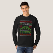 Het is een Ak Kerstmis Ugly Sweater Pistool Right  T-shirt (Voorkant volledig)