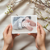 Het is een boy foto baby shower kaart. kaart