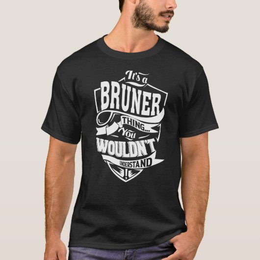 Het is een BRUNER-ding T-shirt (Voorkant)