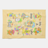 Het is een Dogs Life Whimsy Funny Dogs Yellow Theedoek (Horizontaal)