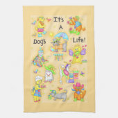 Het is een Dogs Life Whimsy Funny Dogs Yellow Theedoek (Verticaal)
