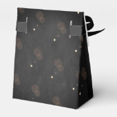 Het is een Ghoul. Little Pumpkin Halloween Baby sh Bedankdoosjes (Achterkant)