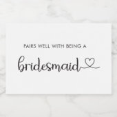 Het is een goede zaak dat je een bruidsmeisje bent sparkling wijnetiket (Enkel label)