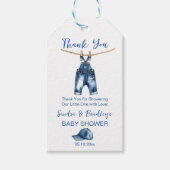 Het is een jongensblauw spijkerbroek baby shower g cadeaulabel (Voorkant)