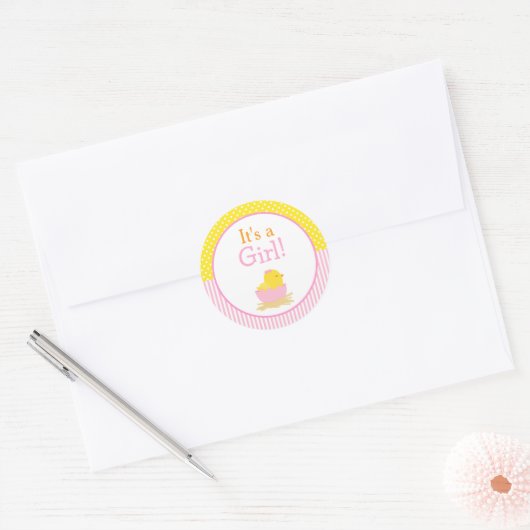 Het is een meisje chick Baby shower Ronde Sticker (Envelop)