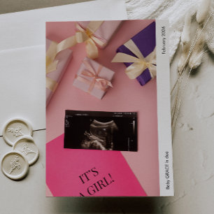 Het is een meisje foto baby aankondigingskaart