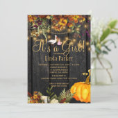 Het is een meisje rustieke herfst pompoen baby mei kaart (Staand voorkant)