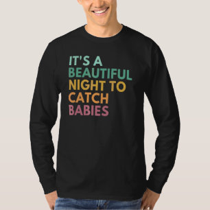 Het is een mooie avond om baby's vroedvrouw LD te T-shirt