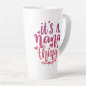 HET IS EEN NANA-THEMA GLITTER CUSTOM TYPOGRAPHY LATTE MOK (Rechterhoek)