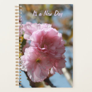 Het is een nieuwe dag roze bloemenbloei planner
