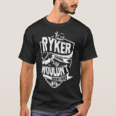 Het is een RYKER-ding T-shirt (Voorkant)