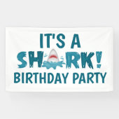 Het is een SHARK Birthday Party Kind Spandoek (Horizontaal)