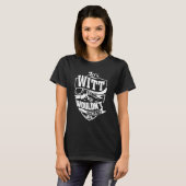 Het is een witt-ding t-shirt (Voorkant volledig)