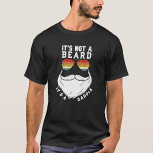 Het is geen baard. Het is een zadelmoffe baard. T-shirt