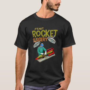 Het is geen chirurgische ingreep met een Rocket Fu T-shirt
