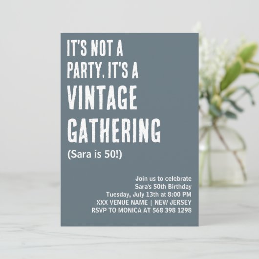 HET IS GEEN FEEST, HET IS EEN  VERJAARDAG KAART (Staand voorkant)