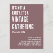 HET IS GEEN FEESTJE HET IS EEN VINTAGE SAMENKOMST BRIEFKAART (Voorkant)