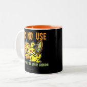Het is geen gebruik tweekleurige koffiemok (Voorkant links)