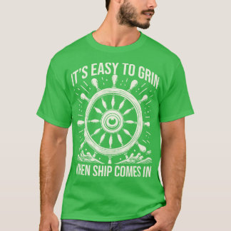 Het is gemakkelijk te grijnzen als het schip binne t-shirt