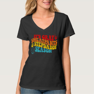 Het is grijze Sweatpants en Stepdaddy Season T-shirt