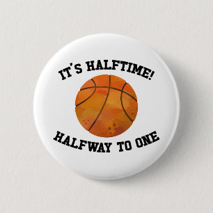 Het is Halftime. Halve verjaardag van de Basketbal Ronde Button 5,7 Cm