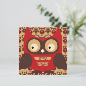 Het is herfst hete uil verjaardagsuitnodiging kaart (Staand voorkant)