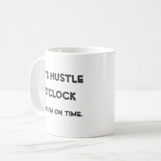 Het is Hustle O'clock Koffiemok (Voorkant links)