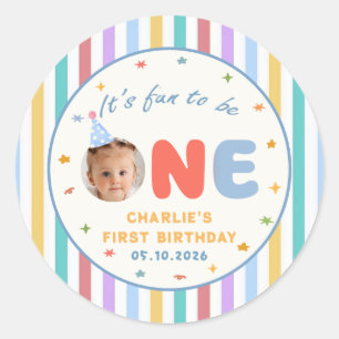 Het is leuk om één kleurrijke foto verjaardagsstic ronde sticker