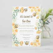 Het is lief om een eerste verjaardagsuitnodiging t kaart (Staand voorkant)