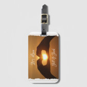 Het is Love Heart Hands Sunset Personalized Bagagelabel (Voorkant (verticaal))