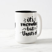 Het is maandag maar het is oké tweekleurige koffiemok (Voorkant rechts)