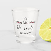 Het is Miss Mrs Dr. Eigenlijk Phd Afstuderen. Shot Glas (Voorkant)